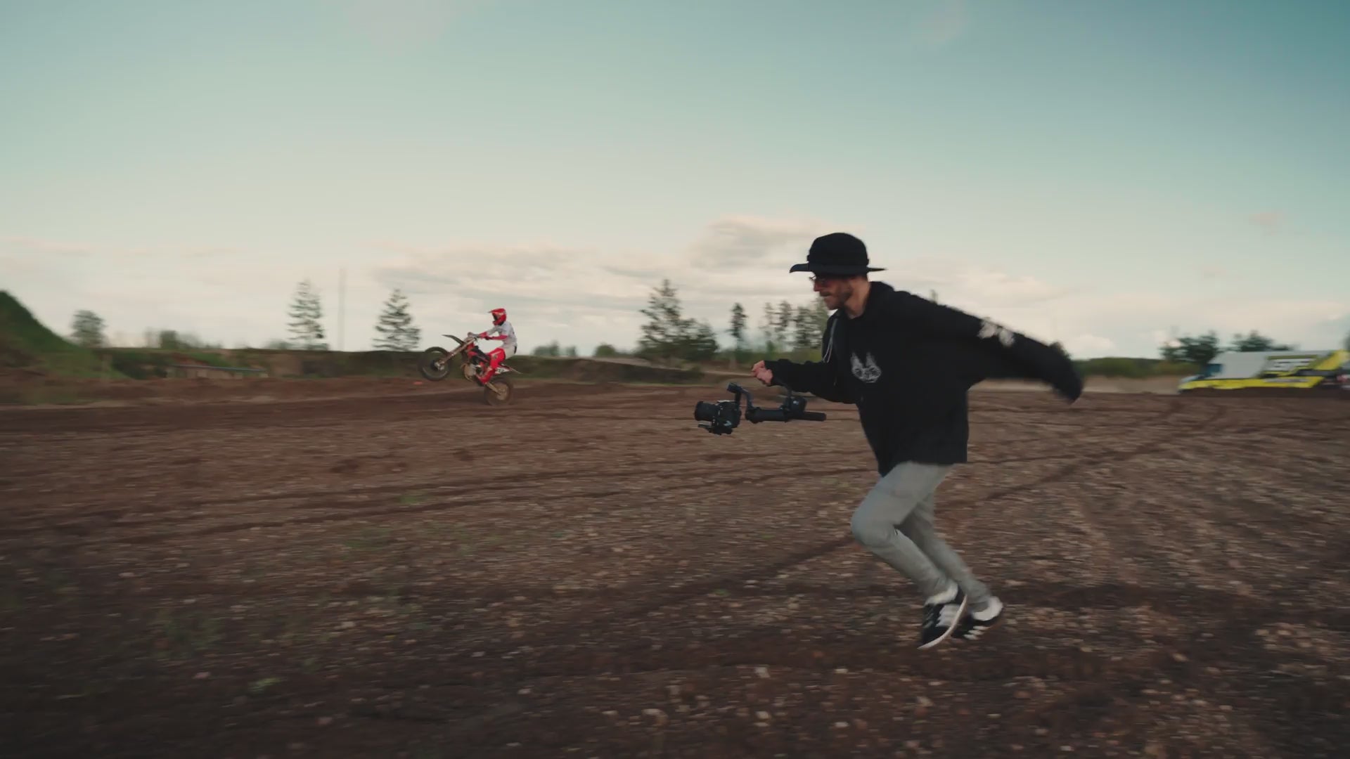 Załaduj film: 